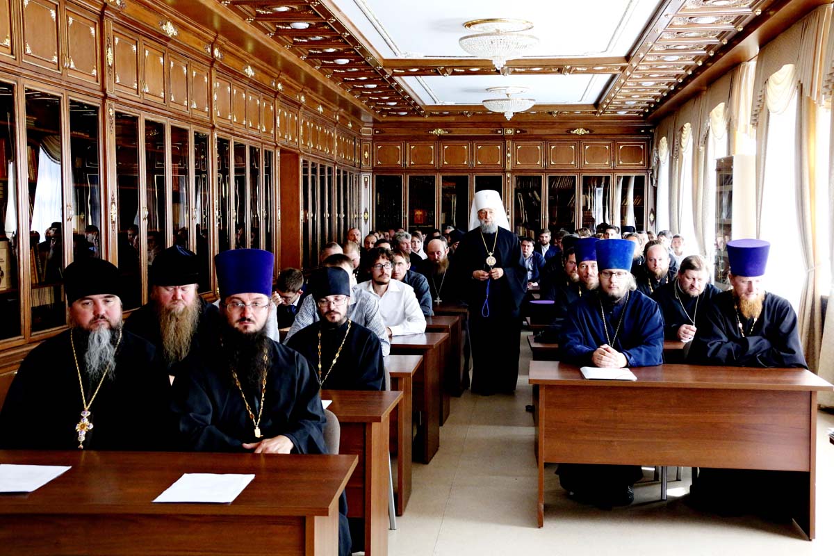 С 21 августа 2018 года в Саранской духовной семинарии проходили  вступительные испытания для абитуриентов.
